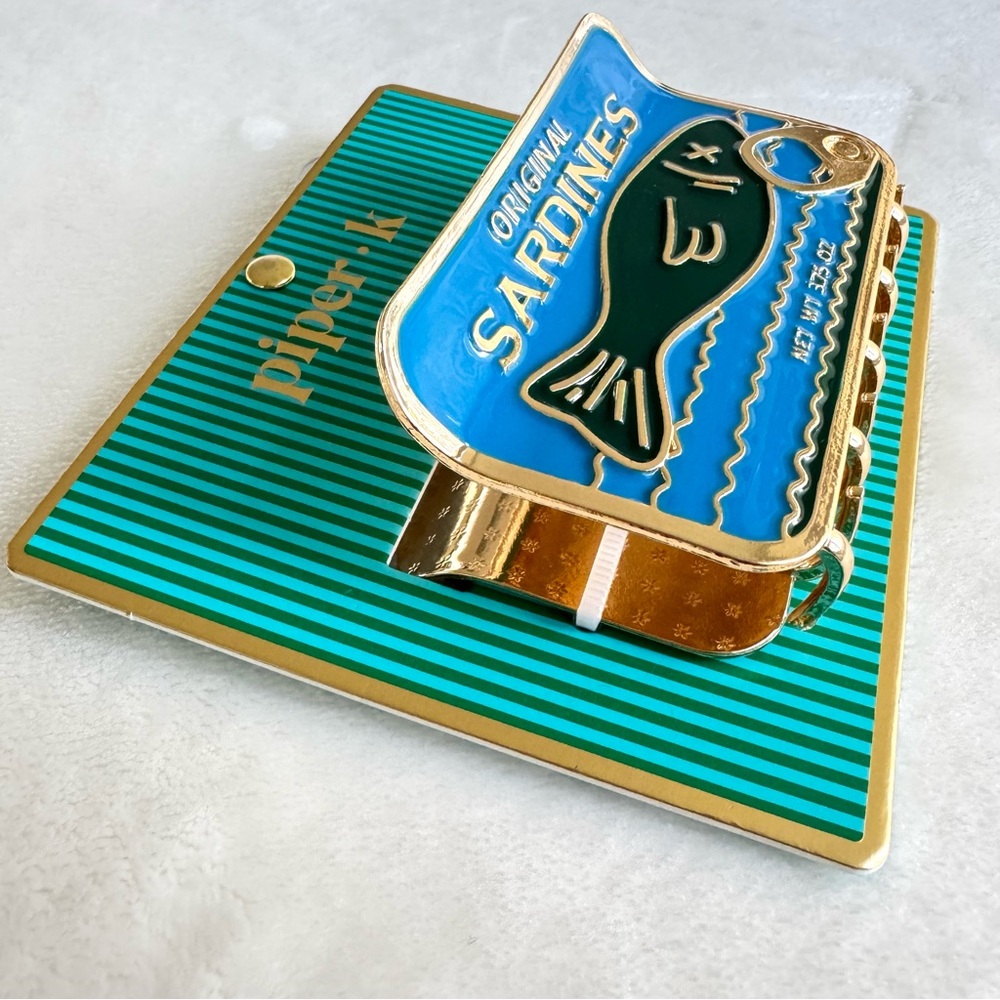 Piper K Blue & Gold Can of Sardines Hair Claw Clip - Picture 4 of 7